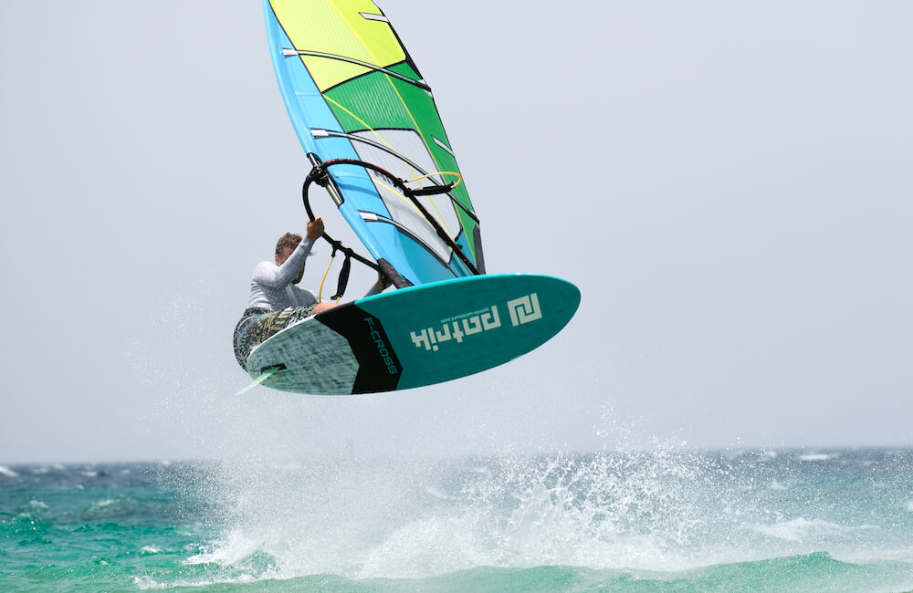 obrazek f cross patrik boards trick